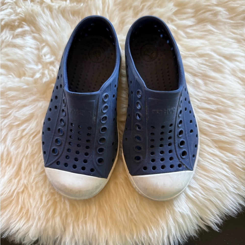 Native Shoes Kids Sneakers in Navy and White